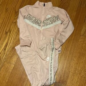 Nike soft pink set size 6X
